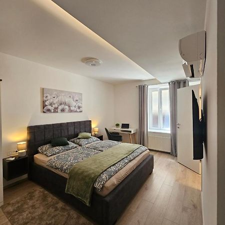 Golden Sun Appartement Zagreb Buitenkant foto